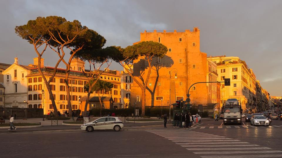 The tower prior to its partial collapse. By Dmitry Tonkonog and Ksenia Fedosova - Own work, CC BY-SA 3.0, https://commons.wikimedia.org/w/index.php?curid=23771172
