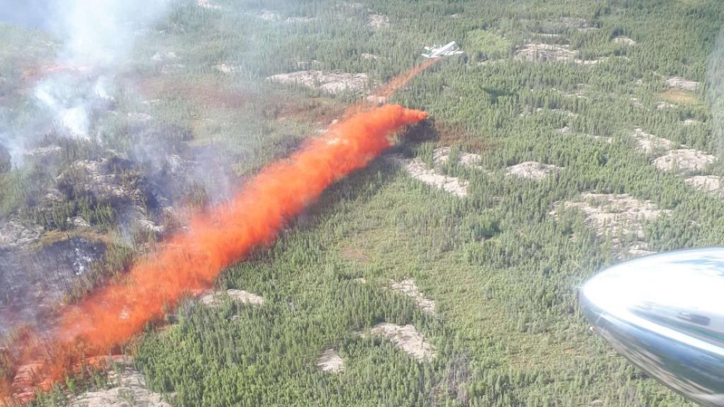 Airtanker 417 dropping 8 door string drop along the right flank of a fire. Photo: Government of the Northwest Territories.