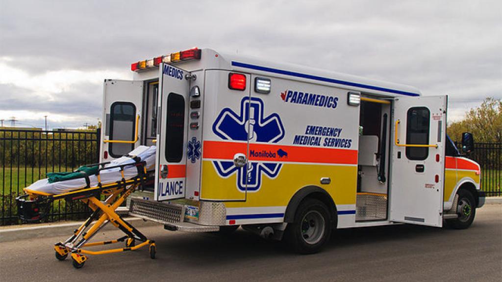 Description English: WEMS ambulance with cot Other information 3/4 rear view of typical Manitoba ambulance w/ Stryker Power-PRO™ XT cot Date 9 October 2014 Source Photoshoot Author C.bazin