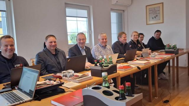 Thomas Reuter (Germany) was elected as the head of the CTIF international firefighting competition commission, and Ludwig Laut (Austria) was elected as the head of the international firefighting competition.