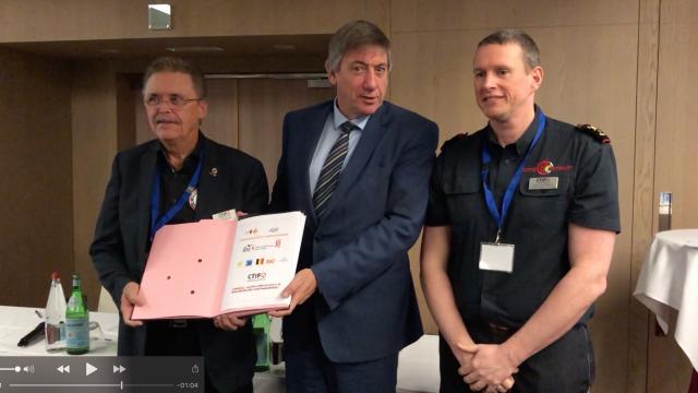 Tore Eriksson, CTIF, minister Jan Jambon and Tom Van Esbroeck, Commission for Extrication & New Technology